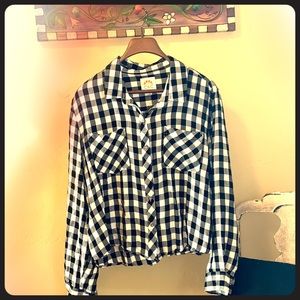 Super cute black-and-white CNC California top XL